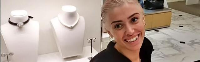 Sevnula ZADNJICA na ulici! Dok Kanje Vest šokira izjavama, Bjanka opet šeta POLUGOLA (FOTO)