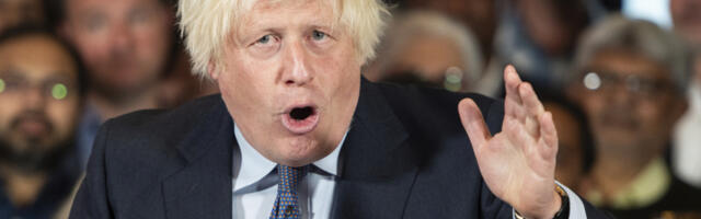 &quot;TOTALNA IZDAJA I VOJNA KASTRACIJA&quot; Boris Džonson kritikuje Trampov plan za Ukrajinu