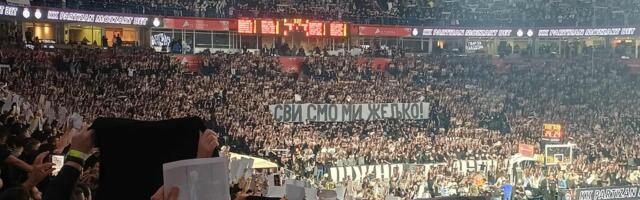 „Jedan je Lučić kapiten“: Navijači Partizana izviždali svoje igrače, skandirali Obradoviću i aplaudirali Bajernu