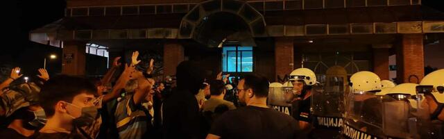 Novosađanin pet meseci u pritvoru zbog napada na ekipu Informera: Skup podrške ispred suda