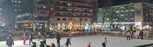 Počelo sa radom klizalište na Trgu partizana