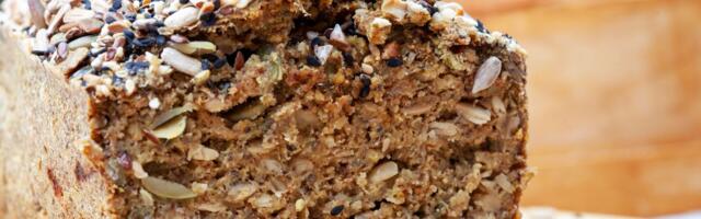 Hleb bez brašna i kvasca: Pun semenki i orašastih plodova, a ostaje svež danima