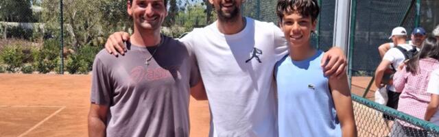 Đoković otišao iz Beograda i trenirao sa 14-godišnjakom, evo gde se sprema za Rolan Garos /FOTO/