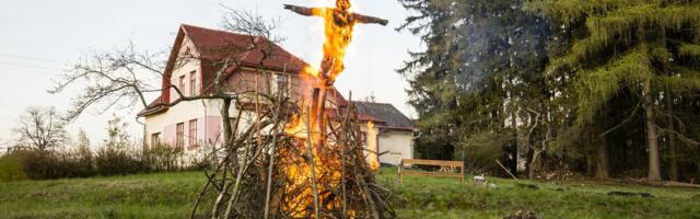 ŽIVU JE SPALILI ZBOG "CRNE MAGIJE", A ONDA PREŠLI NA DETE: Rulja vrelim noževima mučila njenu ćerku (6): Jeziva sudbina žene žrtvovane ludilu "lova na veštice"