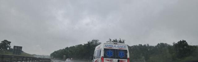 NOVI DETALJI DRAME KOD KURŠUMLIJE! Tek rođena beba i dvoje dece HITNO PREBAČENI U NIŠ: Dva auta stranih tablica se zakucala kod Merdara - šestoro povređenih!