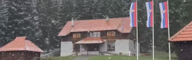 Zima se ne predaje, zabelela se Golija