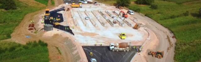 Napukla pešačka pasarela iznad Moravskog koridora (FOTO)