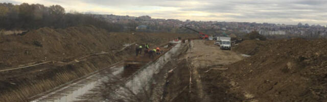 Бу­ле­ва­ром пре­ко Ма­ки­шког по­ља – од Же­ле­зни­ка до Ба­но­вог бр­да