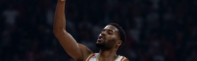 Batler bacio zvezdaše u trans: Kodi i ja imamo velika mu*a