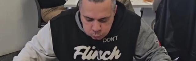 Pevač rođendan proslavlja u duševnoj bolnici - Cimeri mu pripremili iznenađenje