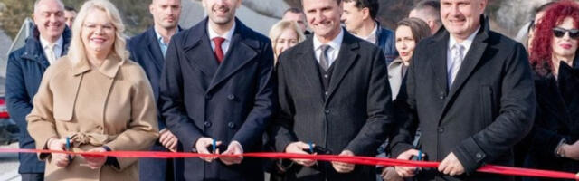 SKANDAL NA OTVARANJU PUTA: Protokol Spajićeve vlade tražio da mladić skine kapu sa ocilima