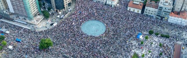 „Jesmo li za Srbiju ili smo za mafiju“: Kako je protekao protest na kojem je bilo više od 100.000 ljudi