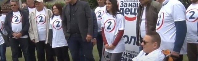 Opozicija "rešila" Topolu: Pala SNS vlast!