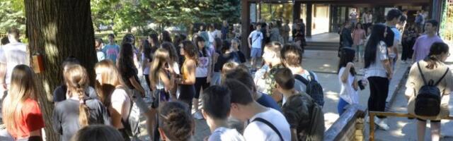 Dojave o bombama u školama u Novom Sadu - Policija vrši provere