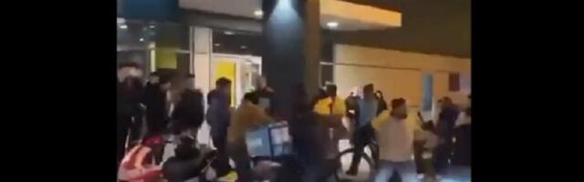 Makljaža između dostavljača iz Volta i Glova: Potezali kacige (VIDEO)