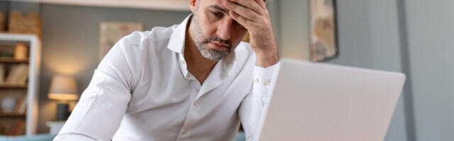 3 ŠOKANTNA ZNAKA DEMENCIJE: Imam 55 godina i uporno sam ignorisao početne simptome - sada mi se bolest OVAKO manifestuje!