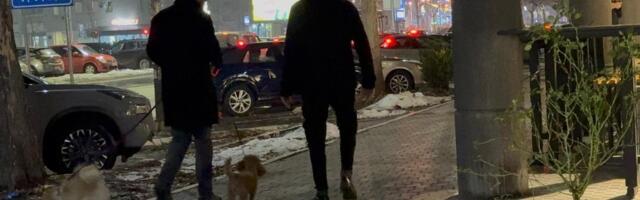 PAPARAZO! Nakon burnog dana izašli na "vazduh": Čeda i Aca izveli pse u šetnju posle drame sa izvršiteljima
