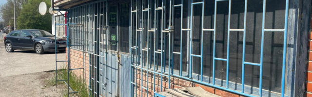 Prve slike iz Ripnja: Pogrebna radnja očišćena nakon napada, unutrašnjost i dalje krije tragove vatre