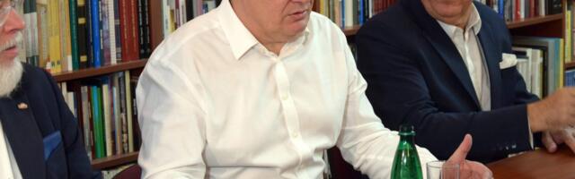 Milanović kritikovao Plenkovića što je u Parizu sedeo iza Vučića