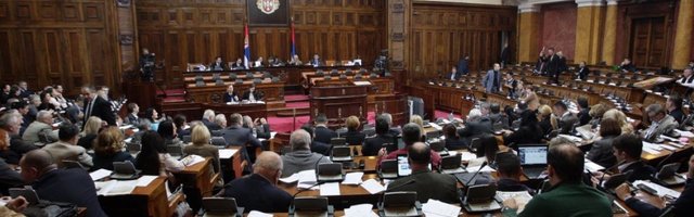 Evo kako će izgledati sednica skupštine! Poslanici će sedeti i na galeriji i to sa maskama, rukavicama i vizirima