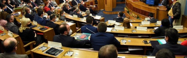 Опозиција у Црној Гори напустила седницу парламента