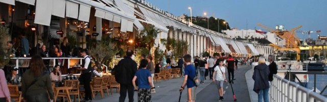 Doktor Tiodorović tvrdi da je izvesno da ćemo svi morati da primimo treću dozu vakcine, Vučić kaže crno nam se piše i pre jeseni