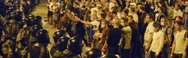 TRAGEDIJA U MINSKU! Poginuo demonstrant, EKSPLODIRALA BOMBA KOJU JE NOSIO U RUCI!