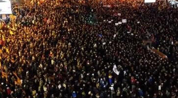 Cela parlamentarna opozicija će pozvati građane na protest u Beograd ako vlast do sutra uveče ne ispuni zahteve iz Novog Sada, al sledeće srede