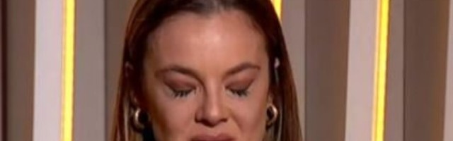 OVAJ MUŠKARAC SE UKLJUČIO U EMISIJU I PORUČIO PEVAČICI : Čuvaj se i čuvaj ćerku, Slavica je nakon toga  počela da roni suze!