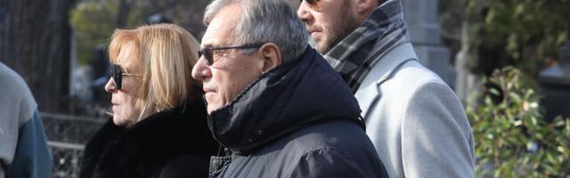 PEVAČU NA USKRS UMRLA ŽENA, SAD SE OGLASIO POTRESNOM PORUKOM: Poznato mesto i vreme sahrane