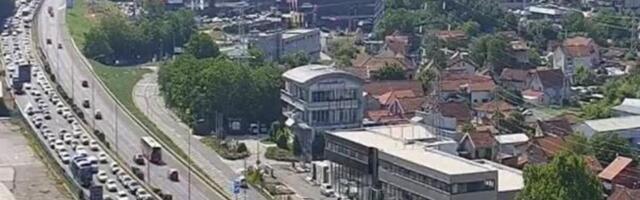 DVA SUDARA NA AUTO-PUTU NAPRAVILA KOLONU OD 8KM: Vozila milela od Gazele do Velikog Mokrog Luga, TOTALNI HAOS!