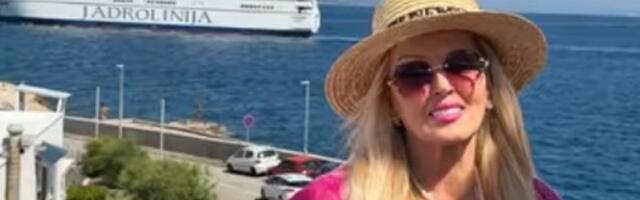 Branka Sovrlić fatalna i u sedmoj deceniji: Pevačica otputovala na odmor - ovaj detalj svi su primetili