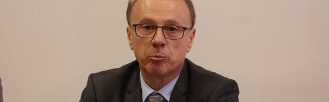 Bomba odjeknula u Kolegijumu: Koja polupismena novinarka disleksičnom Vladanu Đokiću piše govore?! (VIDEO)