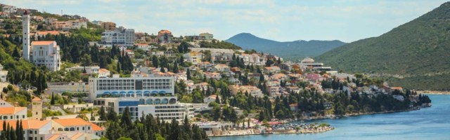 Srpske turiste prošle godine nisi mogao da isteraš iz Neuma, sada ovo popularno letovalište zvrji prazno