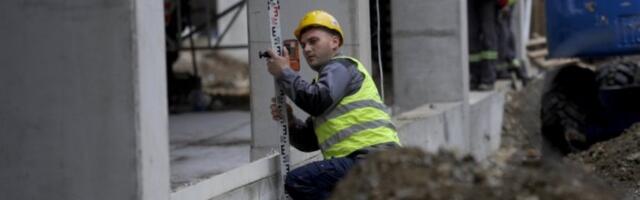 KAO NEMA POSLA, A SRBIJA MASOVNO UVOZI RADNU: Evo koji su razlozi ovakve situacije i zašto radnici dolaze da rade kod nas