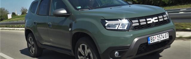 Test nova Dacia Duster, Azimut 53 Fly, Land Rover Defender Outbound