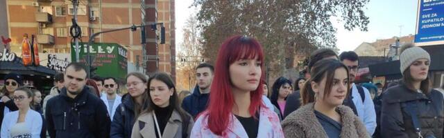 U Nišu 15 minuta tišine kod „Crvenog pevca“, pa protestna šetnja do Medicinskog fakulteta