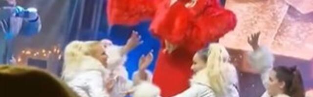 "Miriše na picu" Isplivao Karleušin snimak sa koncerta u Vrnjačkoj Banji - evi šta je stvarno rekla