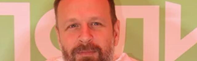 PRVOG JANUARA SU DOBILI BEBU, a evo kako Skaj Vikler i njegova 15 godina mlađa supruga izgledaju na JEDINOJ FOTOGRAFIJI SA VENČANJA