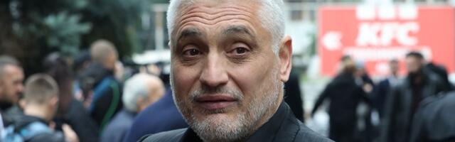 Policija opkolila zgradu Čede Jovanovića: Izvršitelji ga izbacuju iz stana!