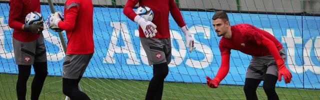 „Mitrović bije glavom kao nogom, za Donarumu misle da ima 40 godina“ – Golman Veljko Ilić o Viđevu, TSC-u i borbi za gol Srbije