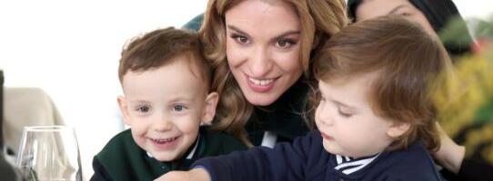 STRAHINJA I VUKAŠIN NA SVOJOJ DEDOVINI! Ministarka Đurđević Stamenkovski, kao ponosna mama, objavila slike svojih sinova blizanaca (FOTO)