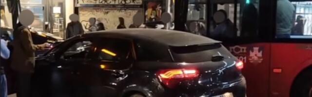 Haos u centru Beograda: Vozač automobila izašao, psovao vozača GSP, ljudi se okupili, a onda...