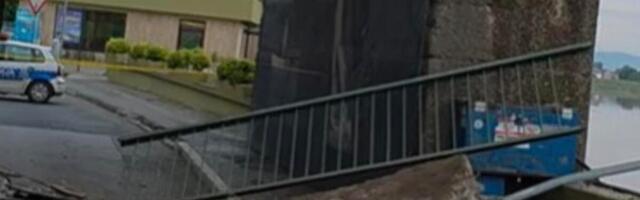 URUŠIO SE MOST NA GRANIČNOM PRELAZU GRADIŠKA: Obustavljen je saobraćaj (FOTO)