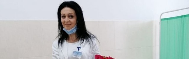SA BUKETOM RUŽA VUČIĆ ME JE OSTAVIO BEZ TEKSTA! Sestra Anita pamti kako je vakcinisala predsednika, kaže OČEKUJE GA I ZA REVAKCINU/FOTO/