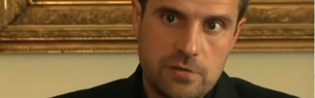 Najmlađi biskup dao ostavku jer se zaljubio u književnicu koja piše satanističku erotsku prozu