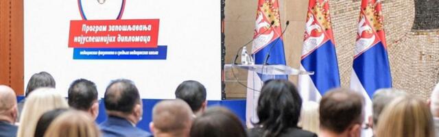 Vučić u Palati Srbije - Predsednik Srbije uručuje ugovore o radu najboljim diplomcima iz oblasti medicine (VIDEO)