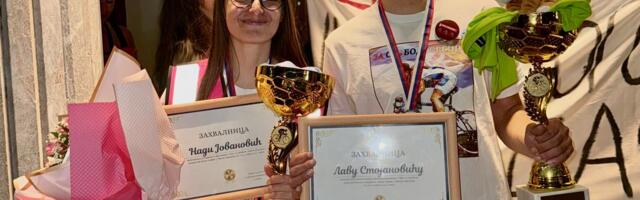 “Nemoj da je neko spustio tenzije” – Nišlije dočekale Nadu i Lava, studente koji si biciklima išli do Strazbura