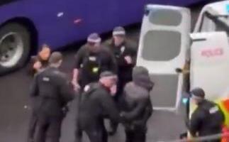 IZVEDEN NAPAD NA AERODROMU HITROU! Uhapšena jedna osoba, više ljudi prebačeno u bolnicu! Aerodrom vrvi od policije, NOVI detalji drame u Londonu! (FOTO/VIDEO)