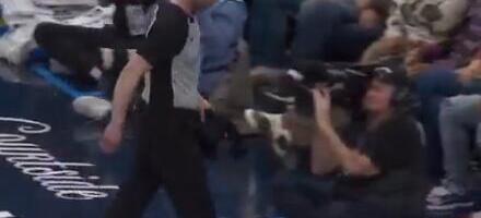 SUDIJA NAPUSTIO UTAKMICU U NBA LIGI! OVA SCENA OBILAZI AMERIKU! Otišao je u svlačionicu i više se nije vraćao, svi su ostali u šoku zbog prizora! VIDEO